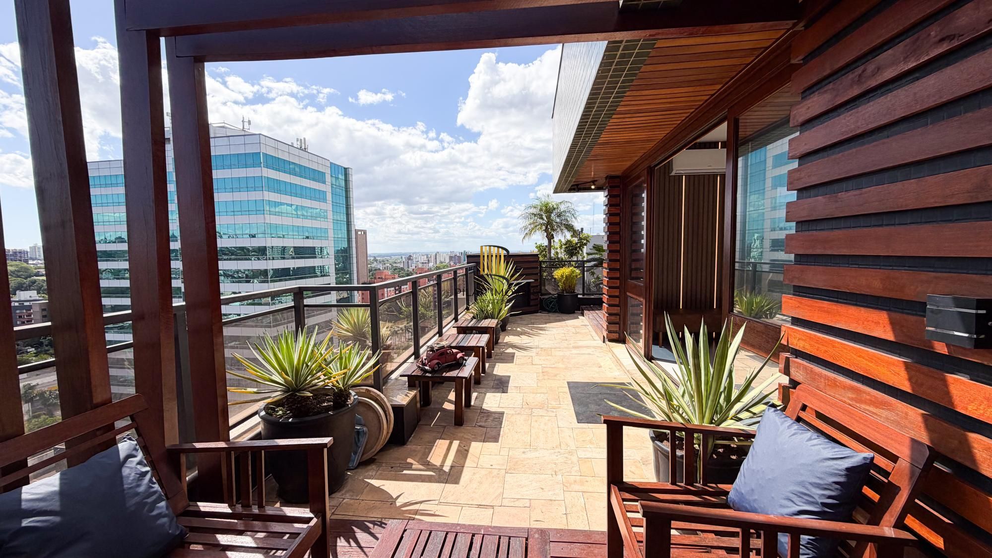 Vende-se linda cobertura com 3 quartos (1 suíte), 209m², 2 vagas e piscina – Três Figueiras