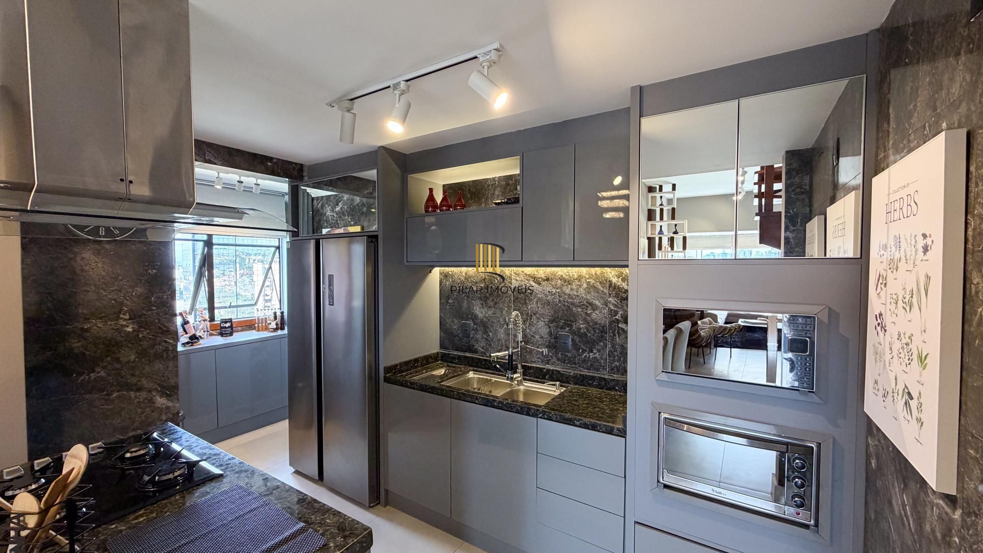 Vende-se linda cobertura com 3 quartos (1 suíte), 209m², 2 vagas e piscina – Três Figueiras