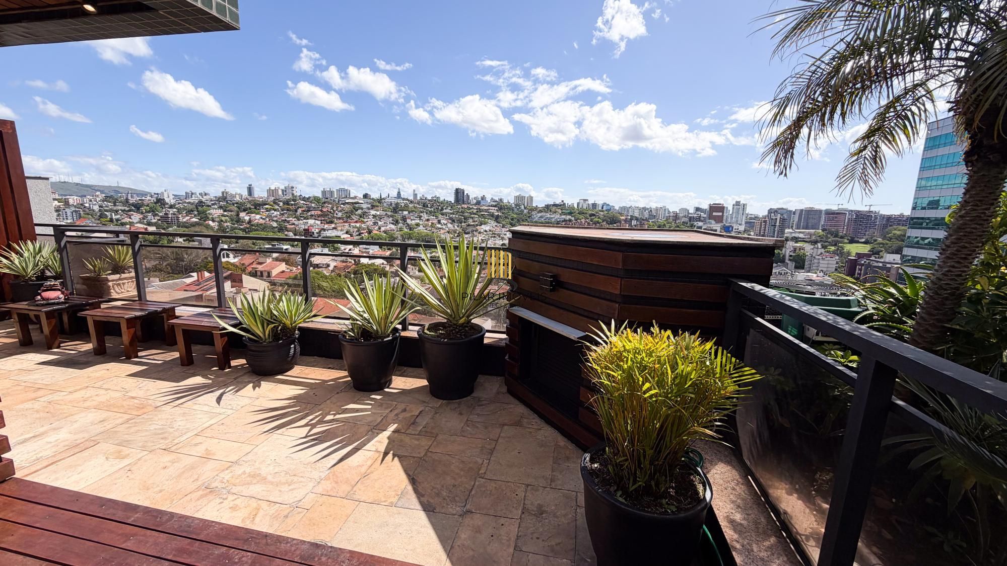 Vende-se linda cobertura com 3 quartos (1 suíte), 209m², 2 vagas e piscina – Três Figueiras