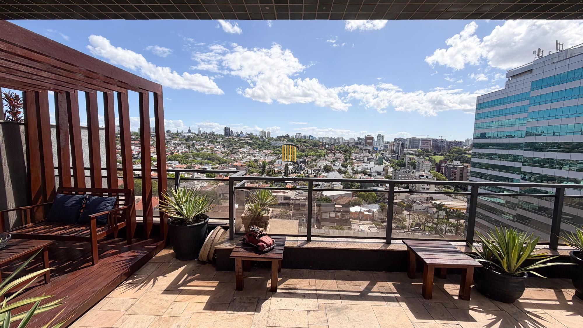 Vende-se linda cobertura com 3 quartos (1 suíte), 209m², 2 vagas e piscina – Três Figueiras