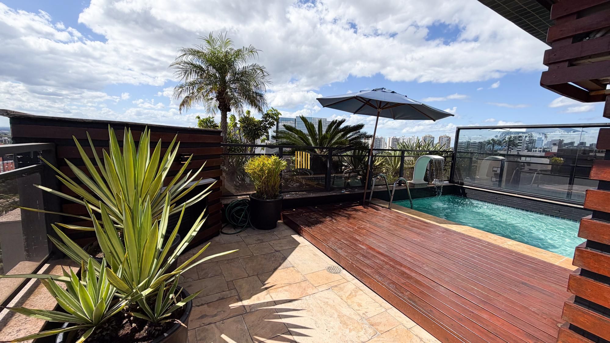 Vende-se linda cobertura com 3 quartos (1 suíte), 209m², 2 vagas e piscina – Três Figueiras