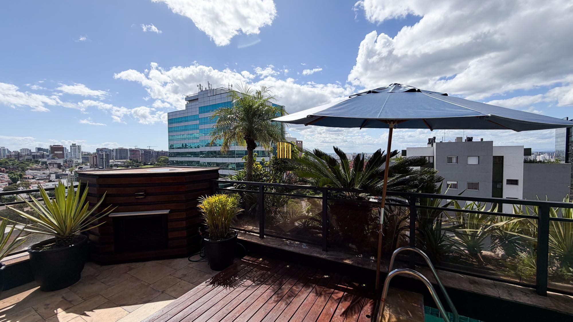 Vende-se linda cobertura com 3 quartos (1 suíte), 209m², 2 vagas e piscina – Três Figueiras