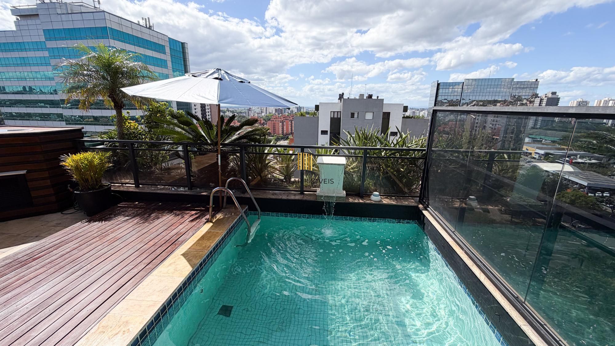 Vende-se linda cobertura com 3 quartos (1 suíte), 209m², 2 vagas e piscina – Três Figueiras
