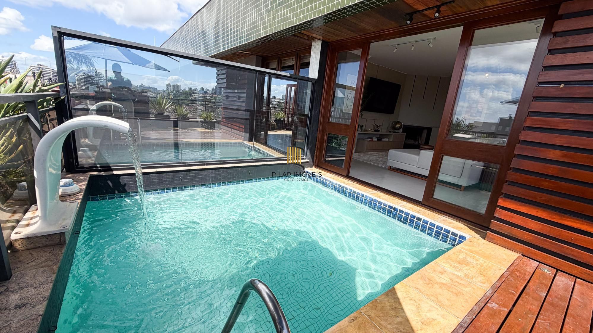 Vende-se linda cobertura com 3 quartos (1 suíte), 209m², 2 vagas e piscina – Três Figueiras