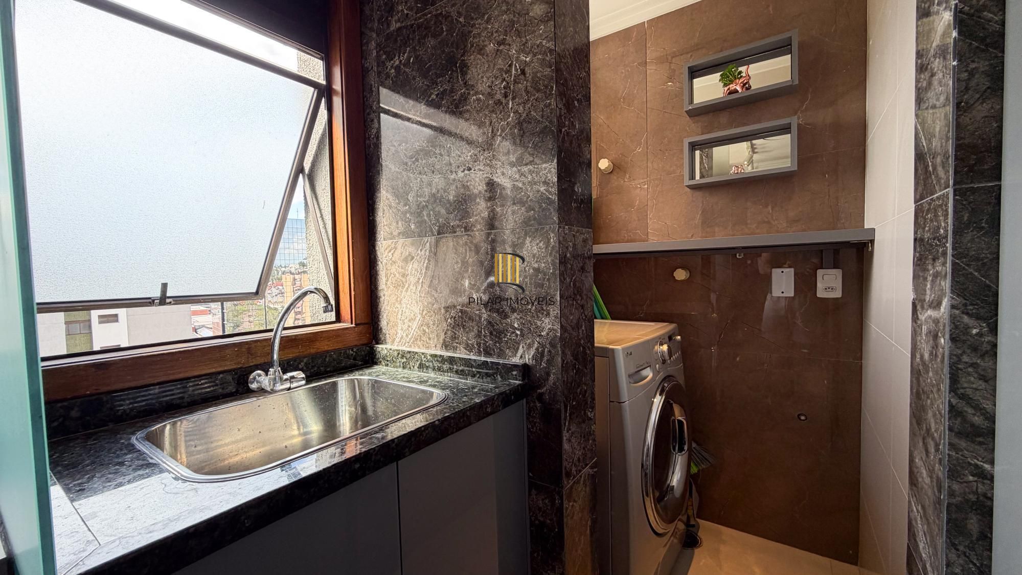 Vende-se linda cobertura com 3 quartos (1 suíte), 209m², 2 vagas e piscina – Três Figueiras