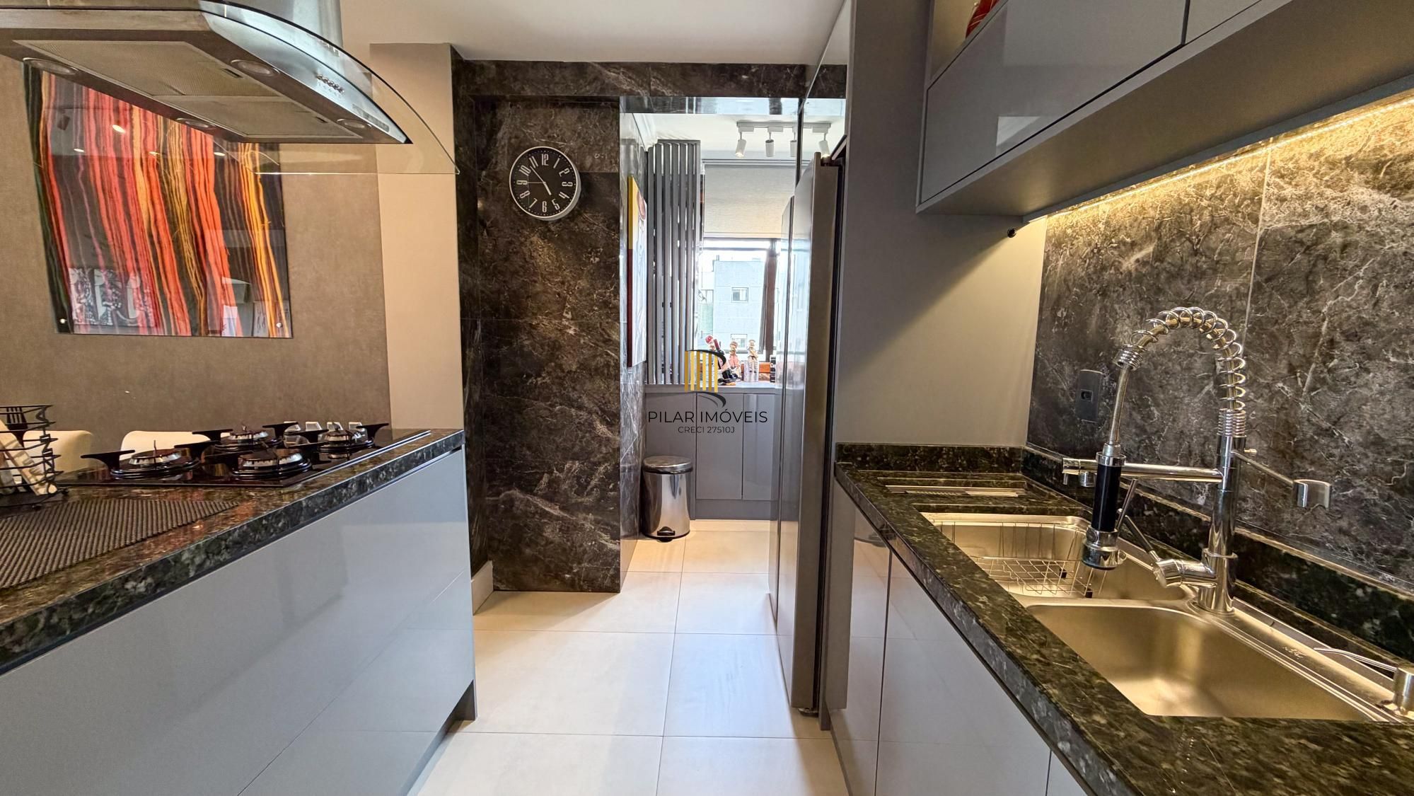 Vende-se linda cobertura com 3 quartos (1 suíte), 209m², 2 vagas e piscina – Três Figueiras