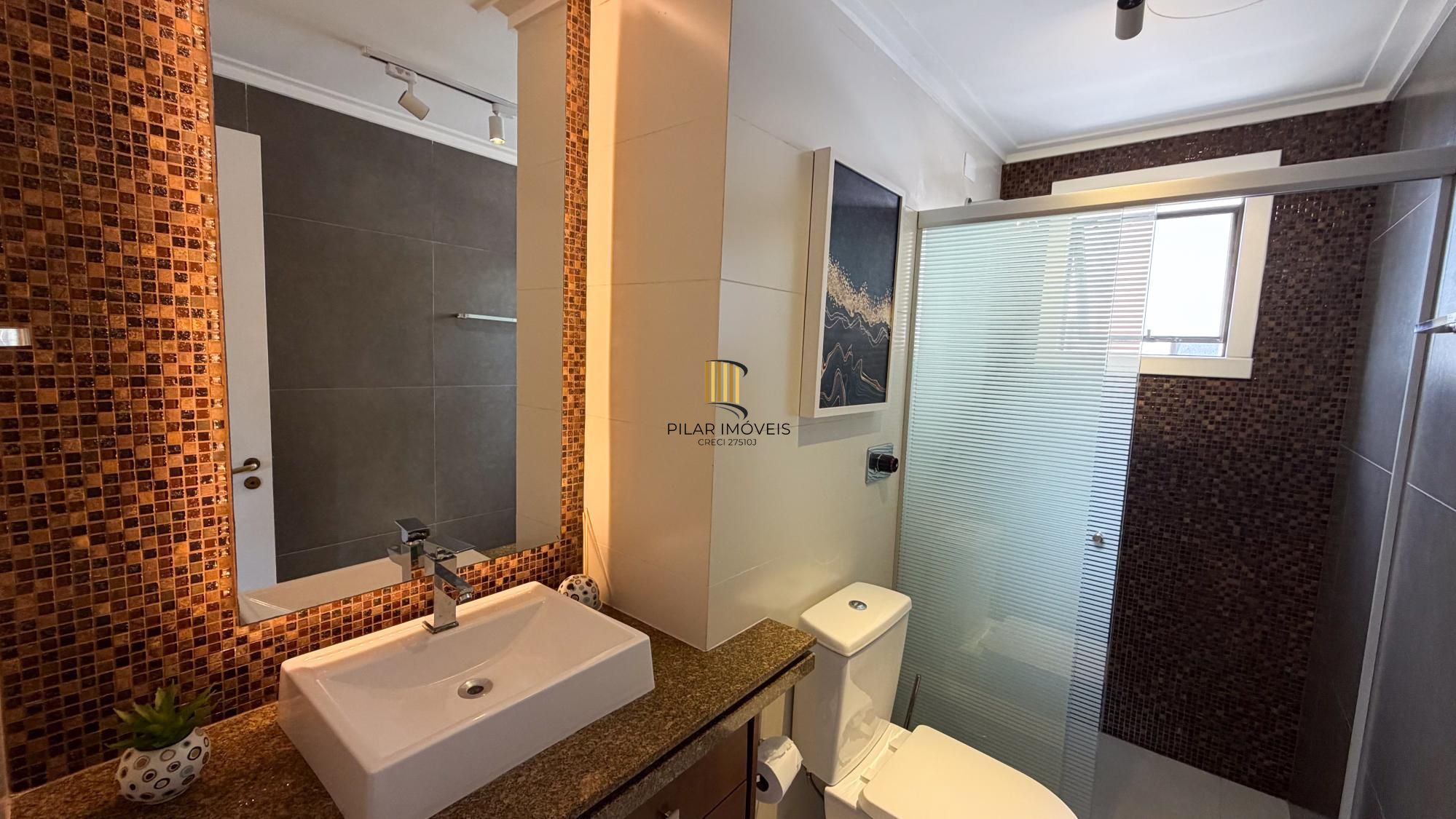 Vende-se linda cobertura com 3 quartos (1 suíte), 209m², 2 vagas e piscina – Três Figueiras