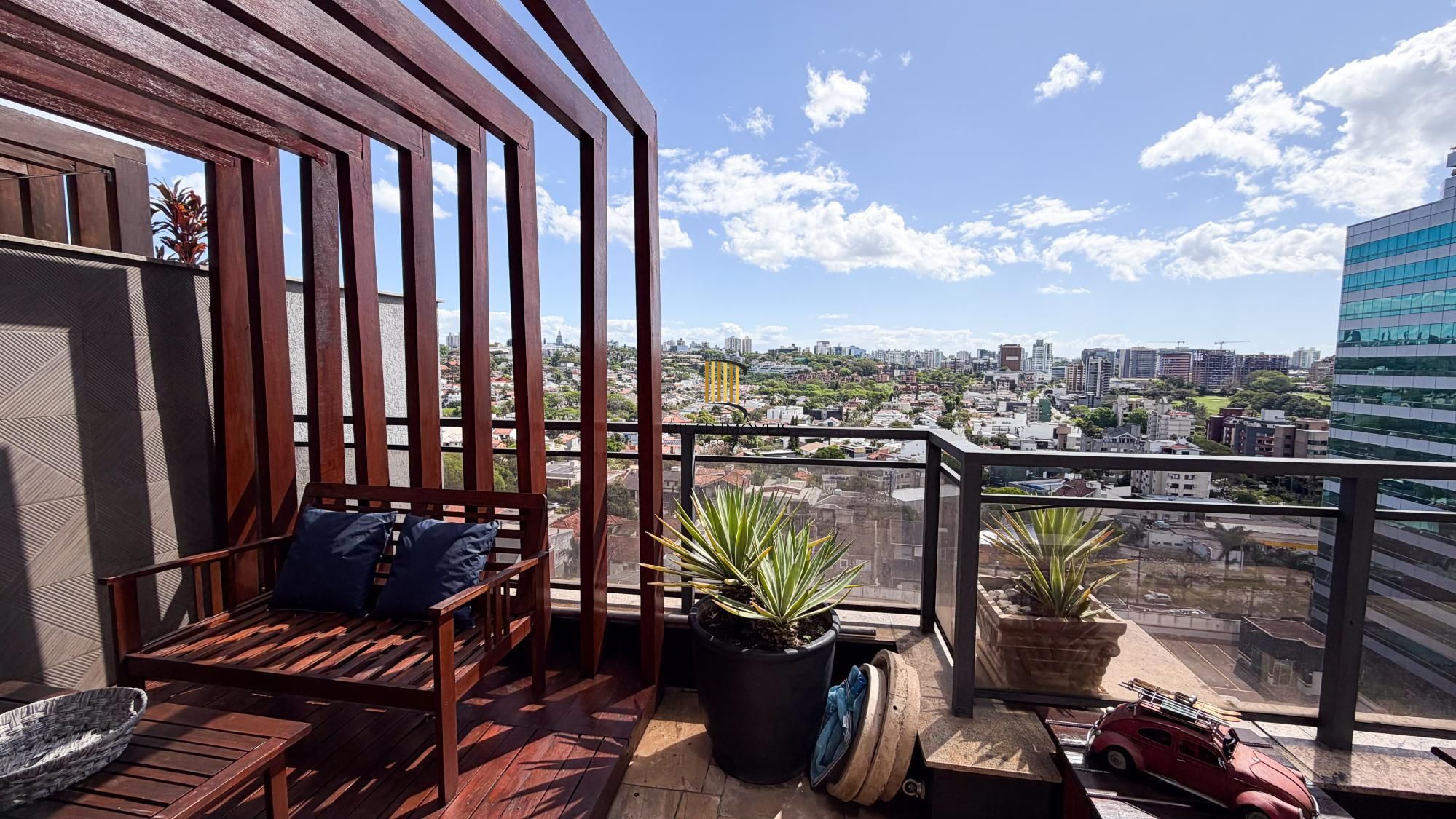 Vende-se linda cobertura com 3 quartos (1 suíte), 209m², 2 vagas e piscina – Três Figueiras
