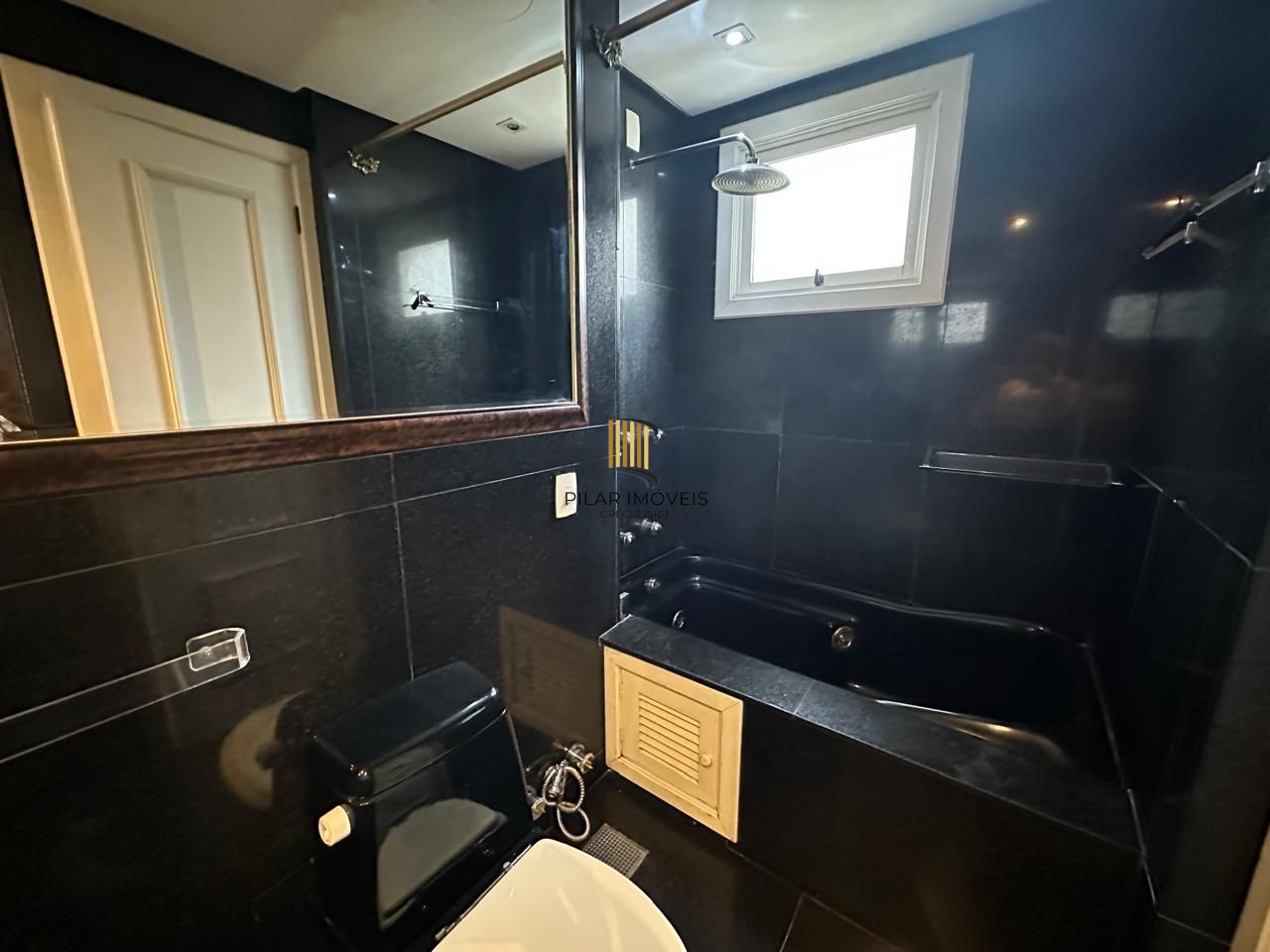 Vende-se apartamento com 3 quartos (1 suíte), 2 sacadas com churrasqueira, 132m² e 2 vagas - Auxiliadora