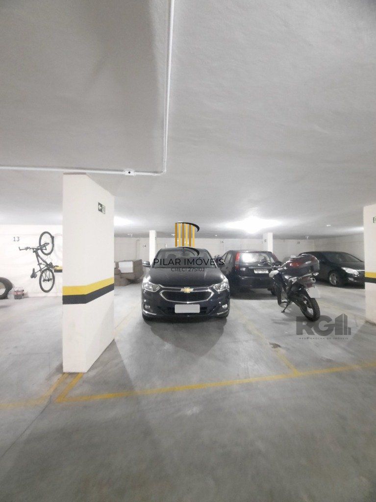 Vende-se apartamento impecável 2 quartos com suíte, 2 vagas cobertas, próximo da PUCRS - 80m² - Jardim Botânico