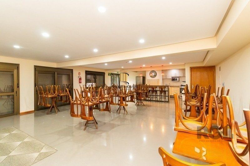 Apartamento 2 dormitórios, 1 suíte, 2 vagas no Bairro Petrópolis