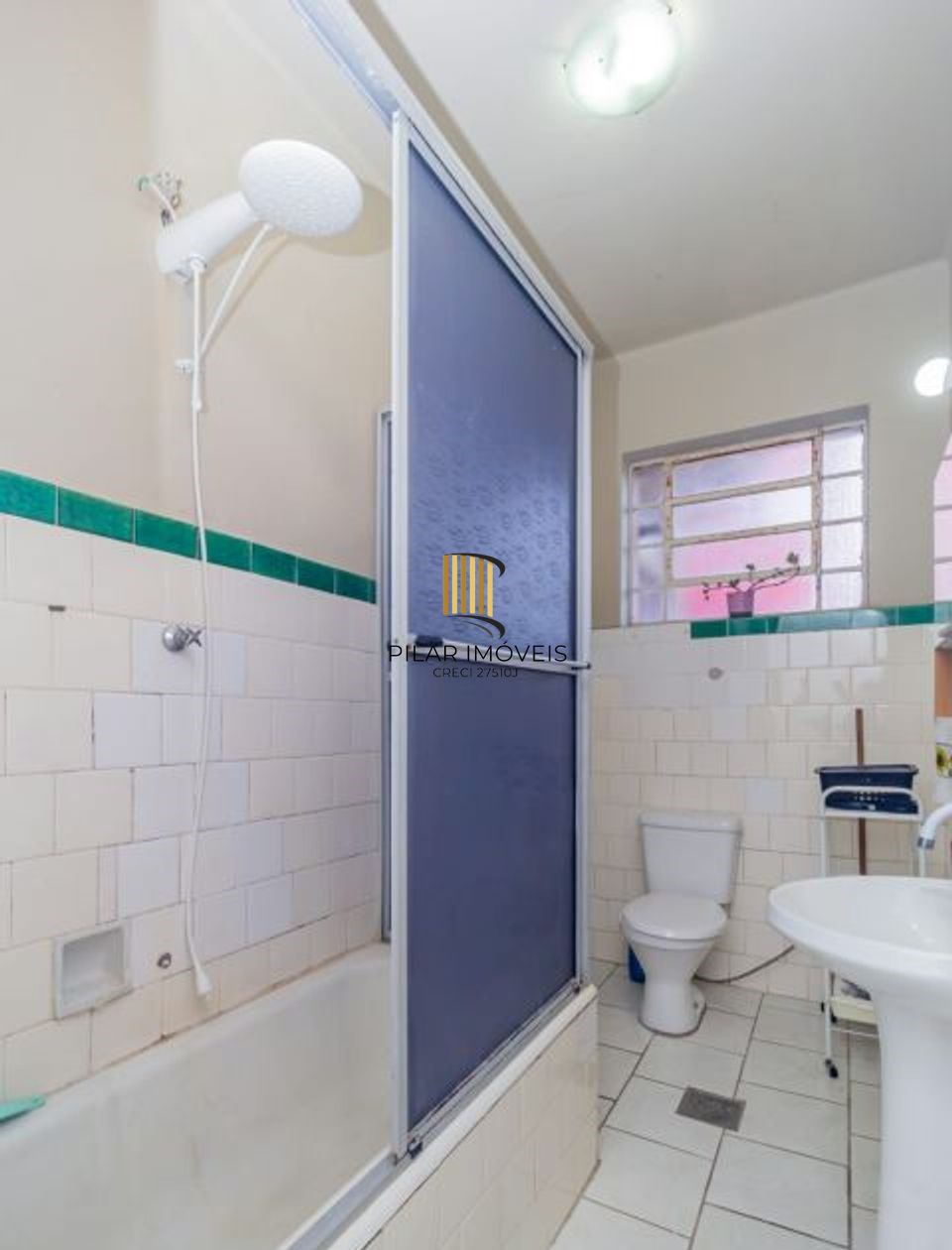 Vende-se apartamento com 3 quartos, 87m² e sacada - Petrópolis