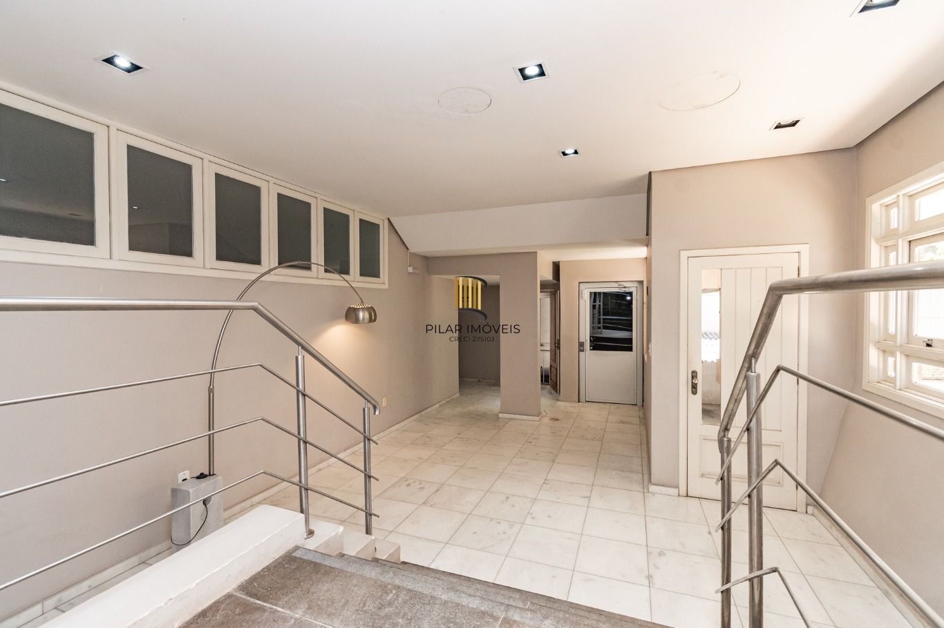 Vende-se apartamento com 3 quartos (1 suíte), 133 m² e 1 vaga – Petrópolis