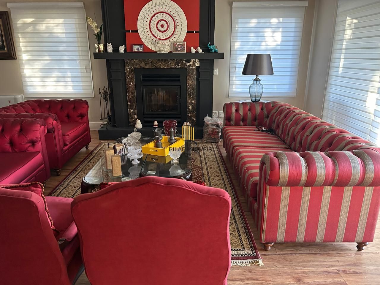 Vende-se luxuosa casa com 4 suítes e 430m² - Gramado