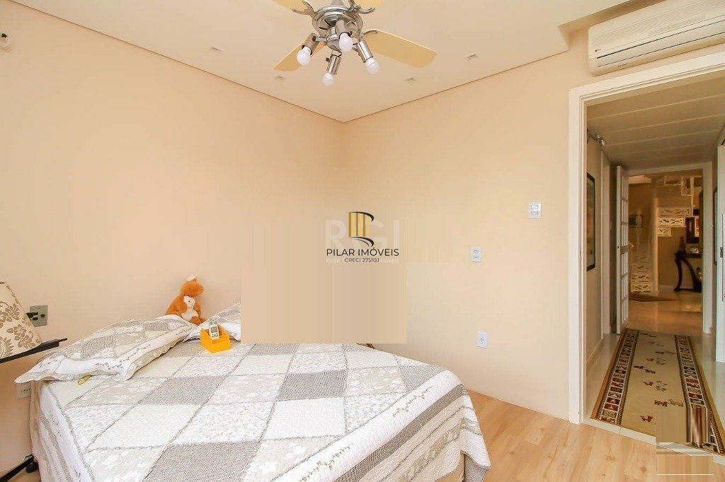 Cobertura para Venda - 252m², 3 dormitórios, sendo 1 suites, 2 vagas - Menino Deus