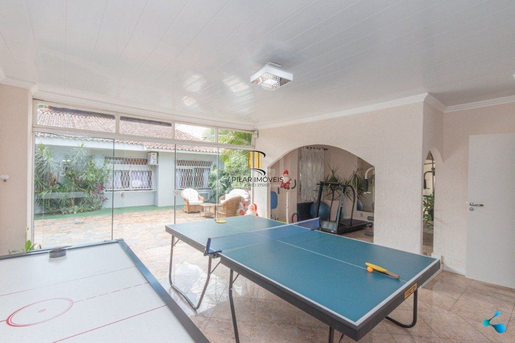 Casa para Venda - 240m², 3 dormitórios, sendo 1 suites, 3 vagas - Partenon