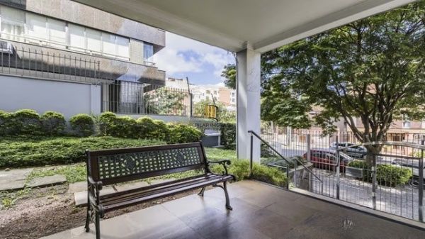 Vende-se apartamento com 1 quarto, 43m² e 1 vaga – Petrópolis