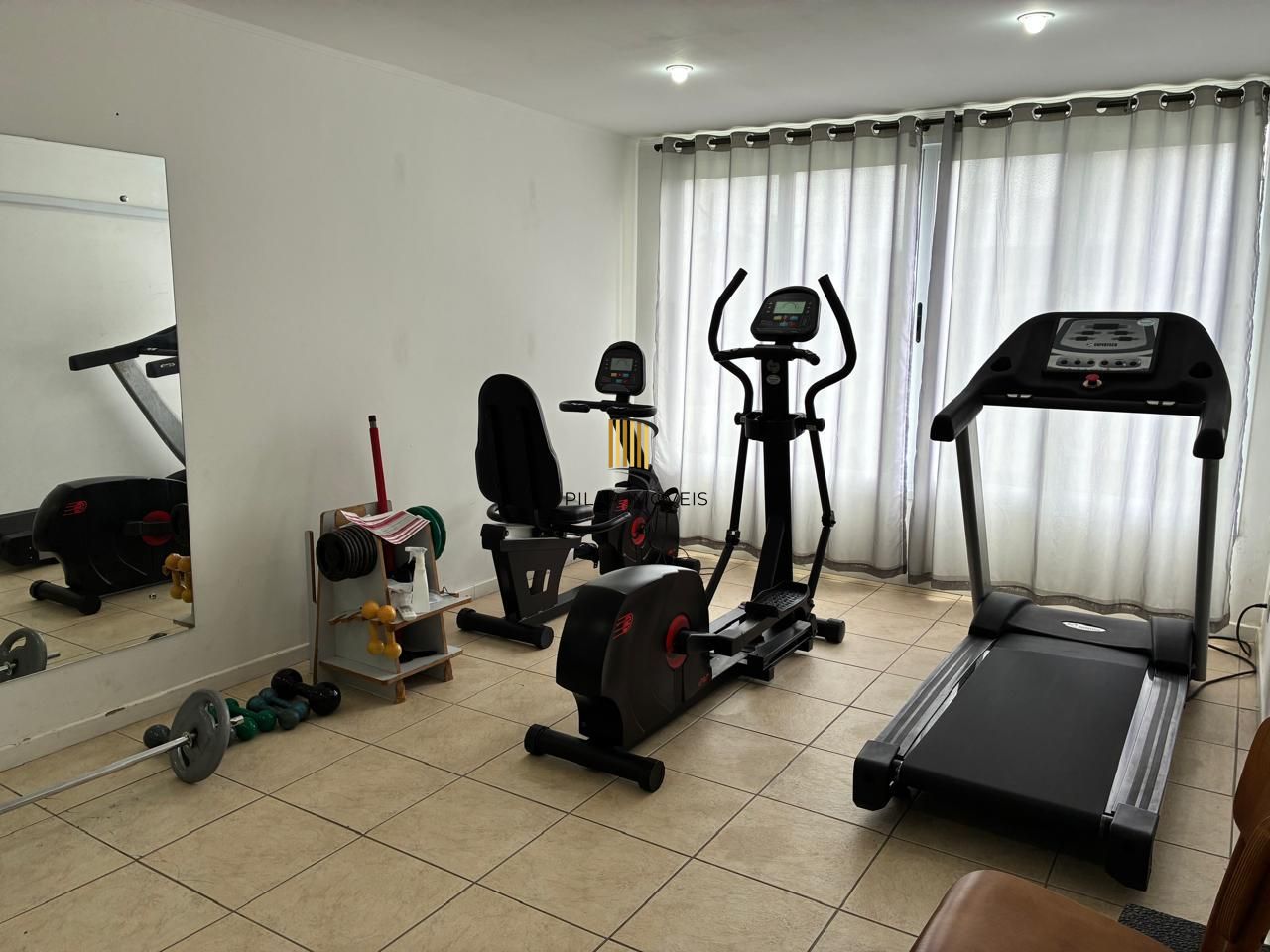 Vende-se amplo apartamento 3 quartos com suíte e 2 vagas no Menino Deus  - 158,4m²