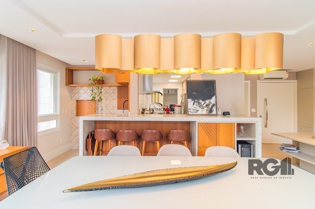 Belo Apartamento 3 quartos com suíte e 2 vagas -  136,24 m² - Petrópolis