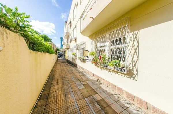 Vende-se apartamento com 2 quartos, 76m², sacada e 1 vaga - Auxiliadora