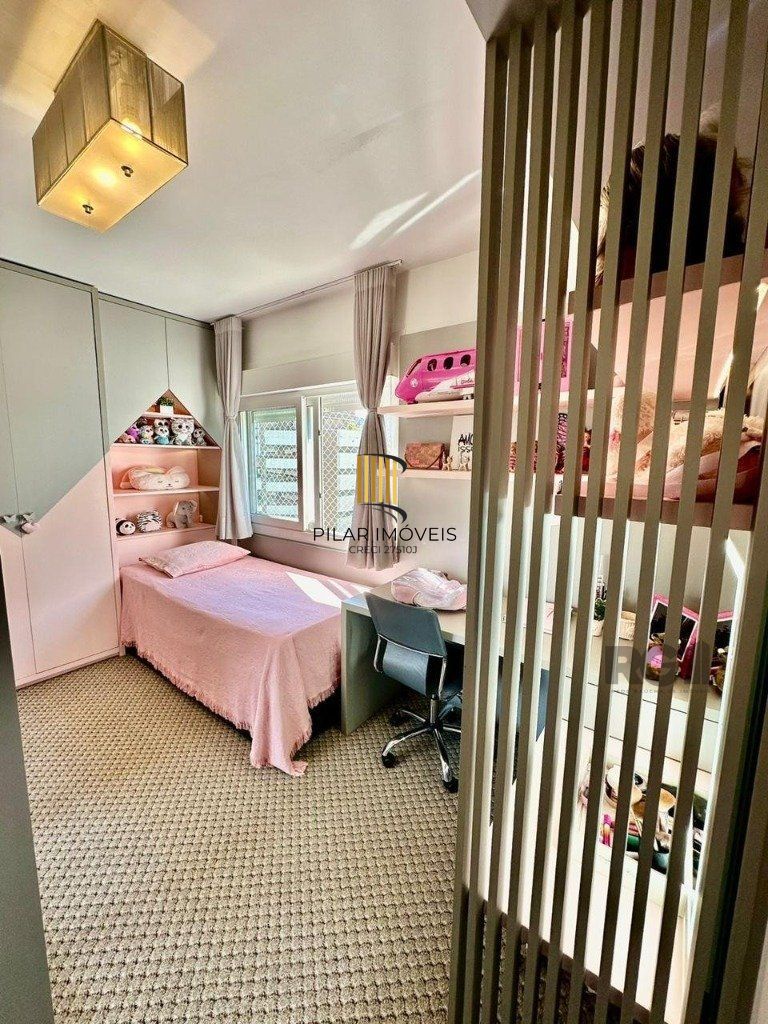 Vende-se luxuoso apartamento com 3 suítes, 2 vagas, lareira no bairro Rio Branco com 133m²