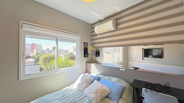 Elegante Apartamento Mobiliado com Suíte, Churrasqueira e 1 Vaga no Menino Deus - 73m²