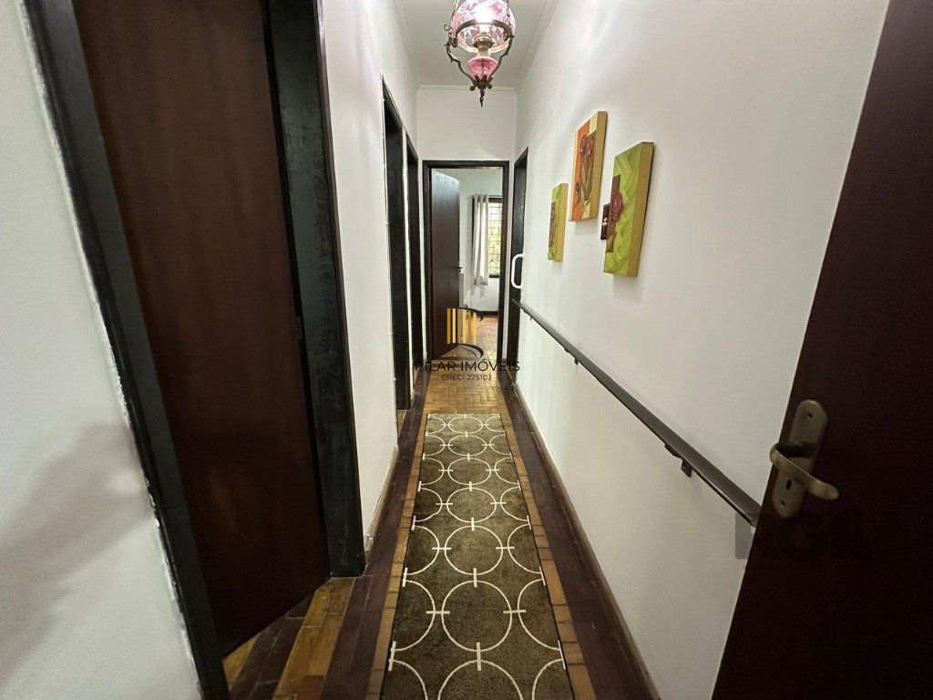 Vende-se ampla casa 3 quartos com hidro, 2 vagas, living com ladeira e salão de festas com churrasqueira - 260m² - Medianeira