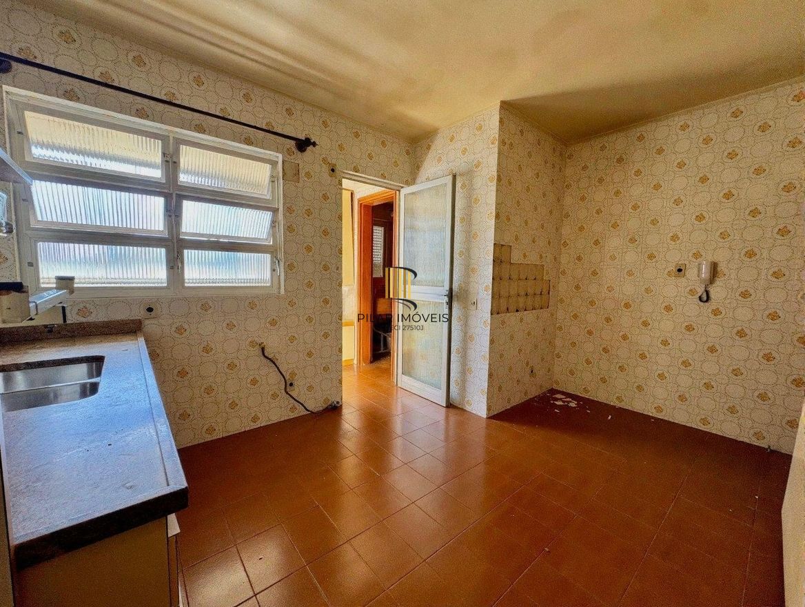 Vende-se apartamento com 3 quartos(1 suíte), 174m² e 2 vagas - Bom Fim