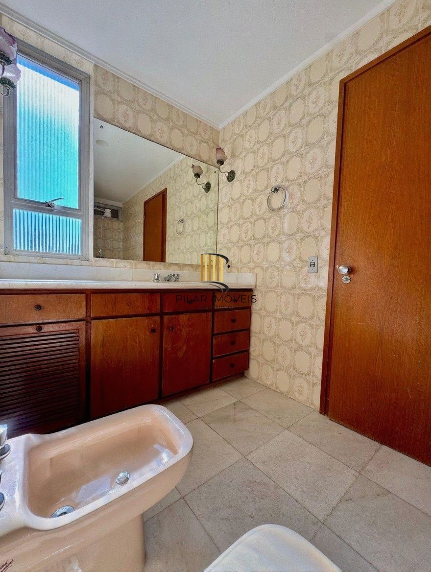 Vende-se apartamento com 3 quartos(1 suíte), 174m² e 2 vagas - Bom Fim