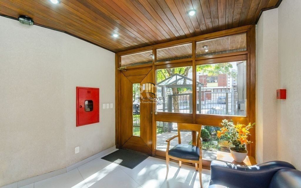 Vende-se cobertura - 171m², 2 dormitórios, sendo 1 suite, 2 vagas - Petrópolis