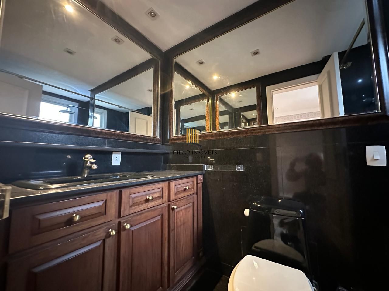 Vende-se apartamento com 3 quartos (1 suíte), 2 sacadas com churrasqueira, 132m² e 2 vagas - Auxiliadora