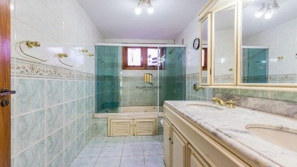 Amplo apartamento com 3 dormitórios, churrasqueira e hidromassagem - 222m² - Petrópolis