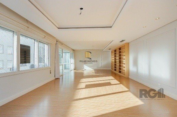 Vende-se luxuoso apartamento 3 quartos c/ suíte, dependência de empregada, gabinete, 2 vagas cobertas - 283m² - Moinhos de Vento