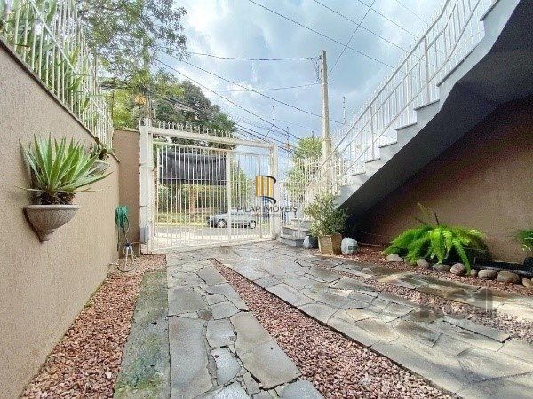 Vende-se belo sobrado com 3 quartos com suíte e 3 vagas cobertas - 182m² - Vila Ipiranga