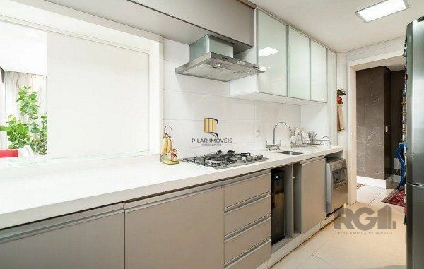 Vende-se luxuoso apartamento 3 suítes, 2 vagas a 50m da Encol - 148m² - Bela Vista