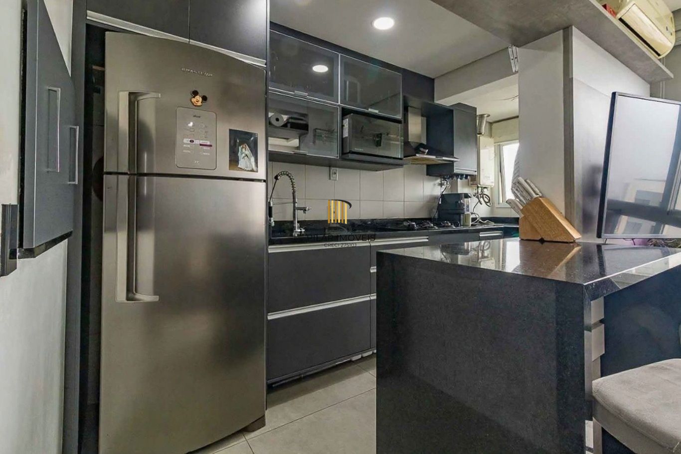 Vende-se apartamento com 2 quartos (1 suíte), 55m² e 2 vagas – Petrópolis