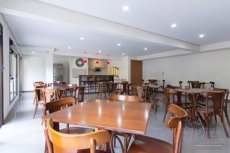 Apartamento 2 dormitórios, 1 suíte, 2 vagas no Bairro Petrópolis