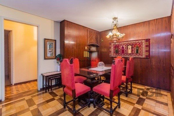 Amplo Apartamento de 3 quartos com suíte e 2 sacadas, com Vista para o Guaíba e 1 Vaga - Moinhos de Vento - 126m²