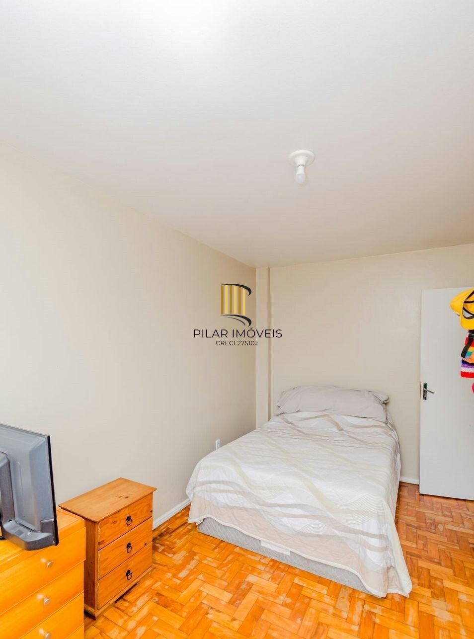Vende-se apartamento com 2 quartos, 78m² e 1 vaga - Bom Fim