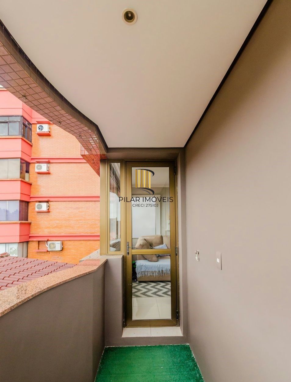 Vende-se apartamento com 3 quartos, suíte e churrasqueira – 103 m² - Petrópolis