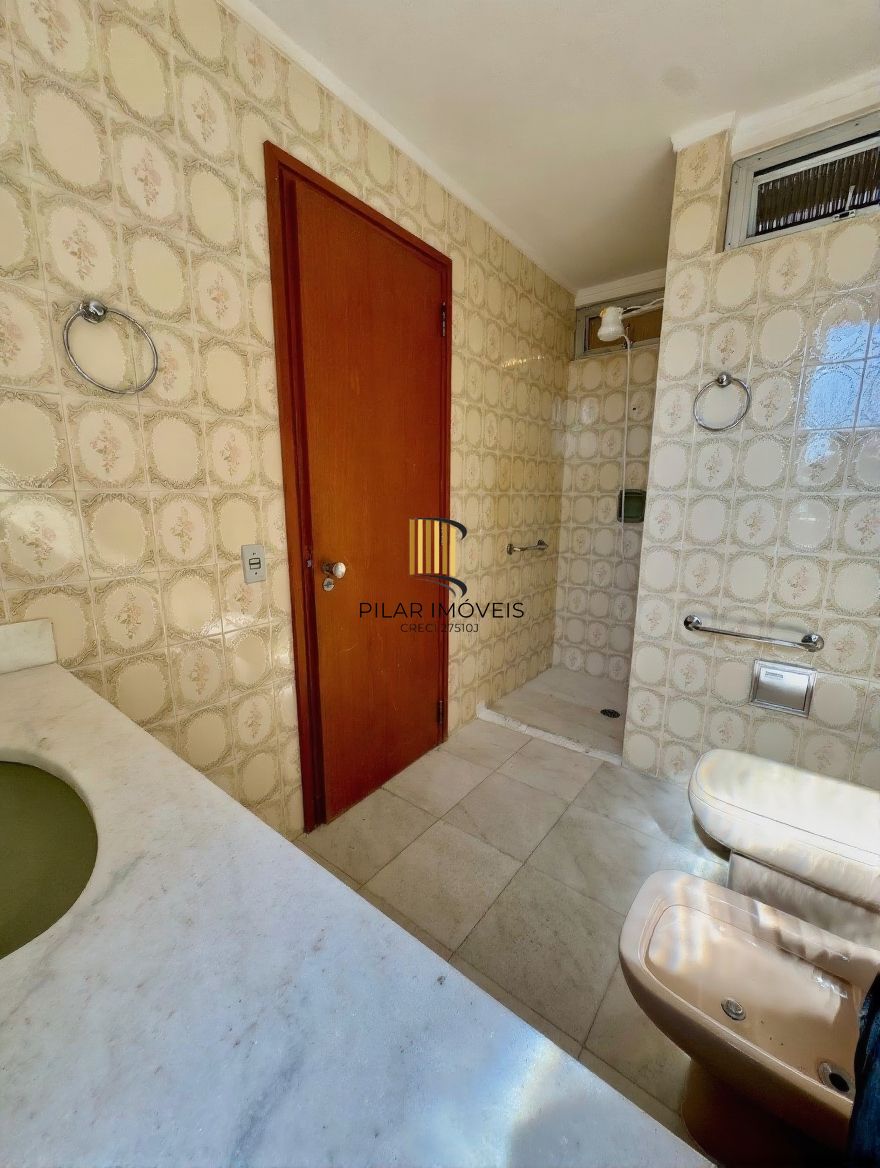 Vende-se apartamento com 3 quartos(1 suíte), 174m² e 2 vagas - Bom Fim