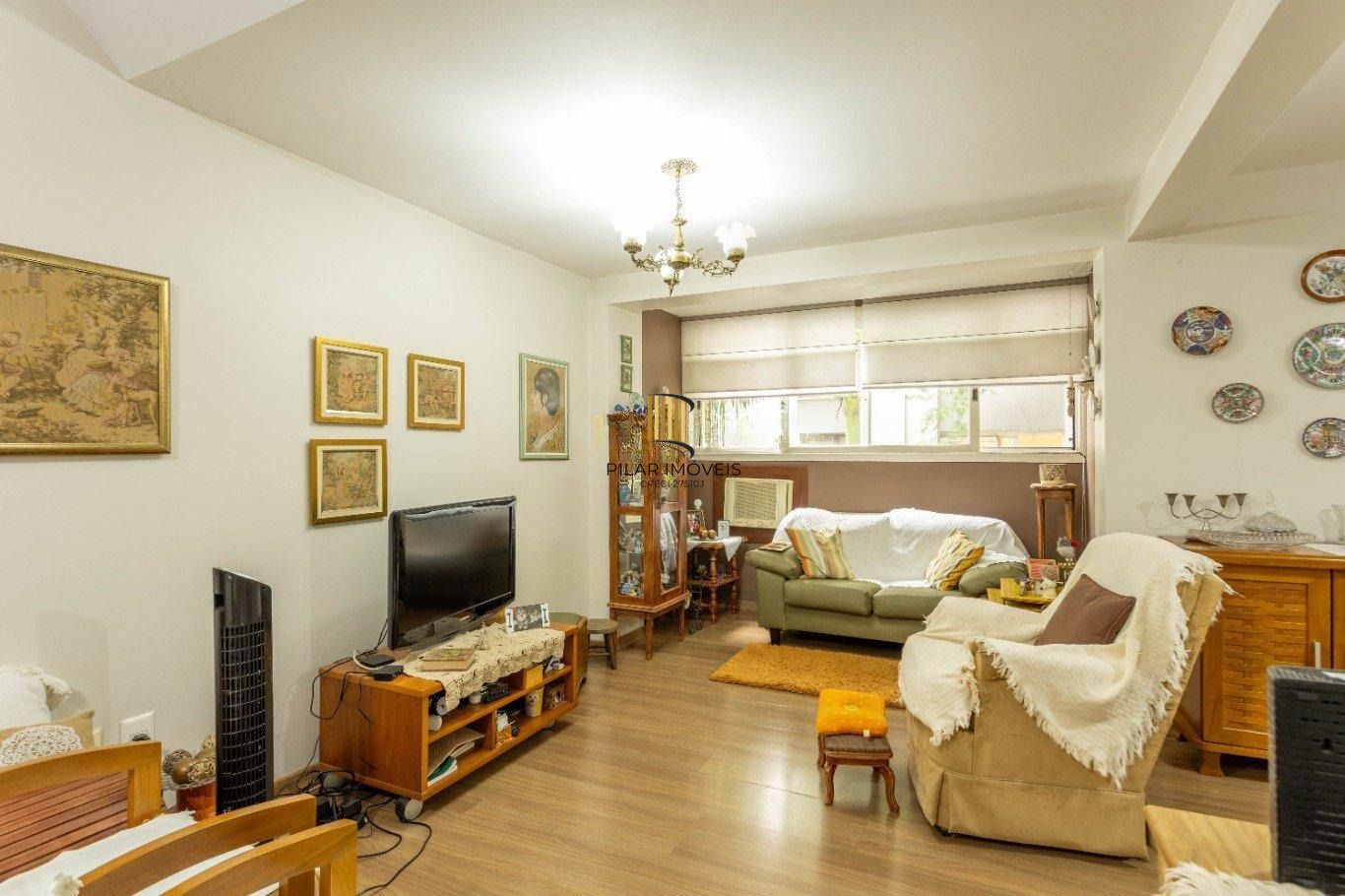 Vende-se cobertura com 3 quartos,(1 suíte) e 1 vaga – 167 m² – Bom Fim