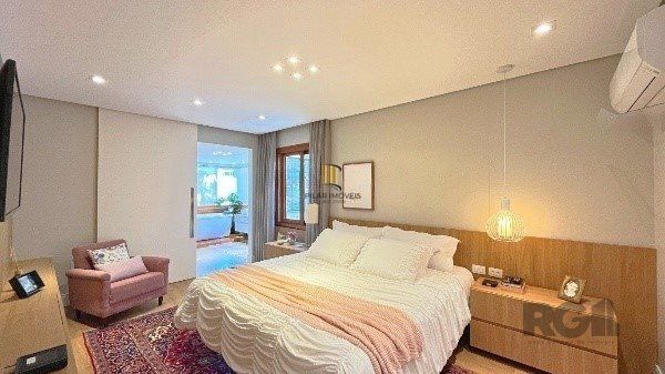 Apartamento de 200m², 4 quartos, 1 suíte e 4 vagas – Moinhos de Vento