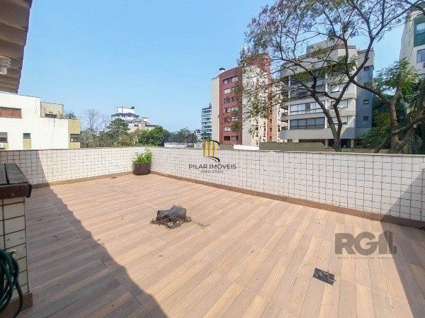 Vende-se ampla cobertura 2 quartos com suíte e vaga coberta e escriturada - 134m² -  Rio Branco