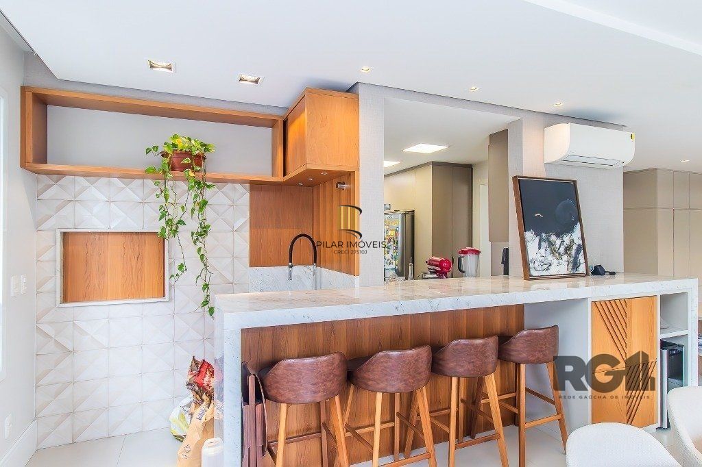 Belo Apartamento 3 quartos com suíte e 2 vagas -  136,24 m² - Petrópolis