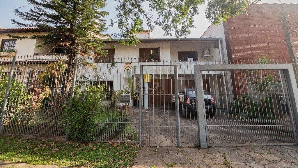 Casa para Venda - 300m², 3 dormitórios, sendo 1 suites, 4 vagas - Chácara das Pedras