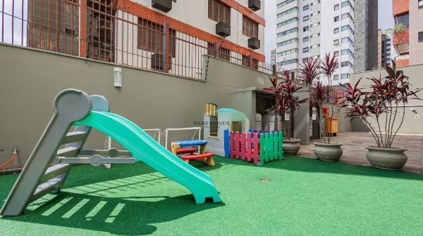 Vende-se apartamento com 2 quartos( 1 suíte), 96m², sacada e 2 vagas - Mont Serrat