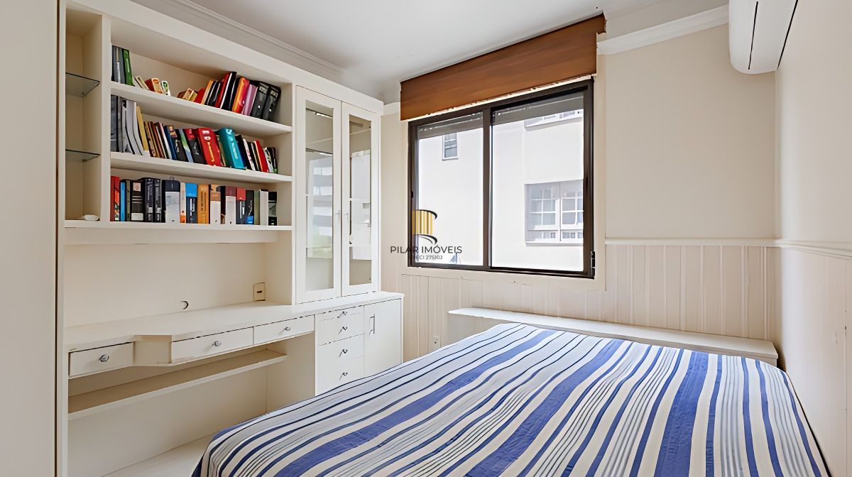 Vende-se apartamento com 2 quartos( 1 suíte), 96m², sacada e 2 vagas - Mont Serrat