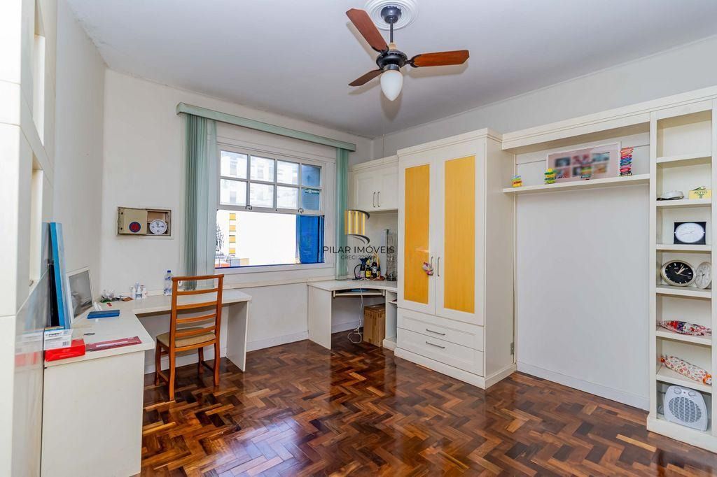 Vende-se apartamento com 2 quartos, sacada e 1 vaga – 113 m² – Moinhos de Vento