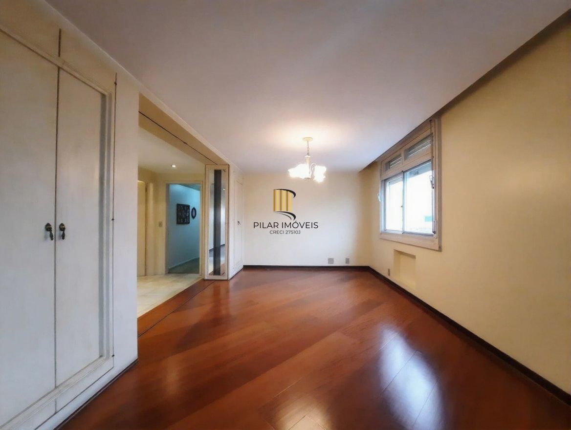 Vende-se apartamento com 3 quartos(1 suíte), 184m² e 2 vagas - Bom Fim